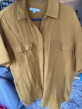 Madewell women’s Mustard Short-Sleeve Button-Up Shirt